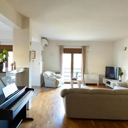 Πανσιόν Stella's *